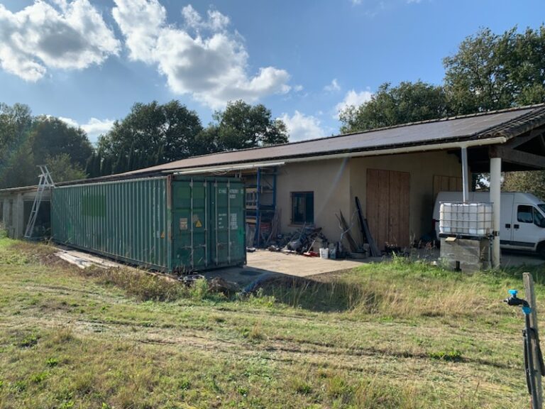 Container de stockage 40 pieds vert installé chez Dubois Concept à Lacroix-Falgarde pour optimiser l'espace de rangement professionnel