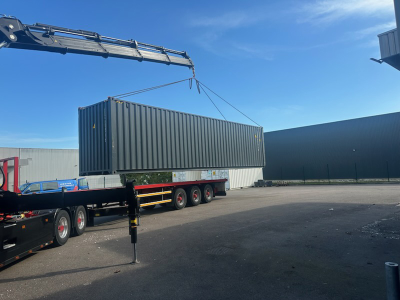 Livraison d'un container de stockage 40 pieds par grue chez PB APPRO-DIFFUSION à Beaune