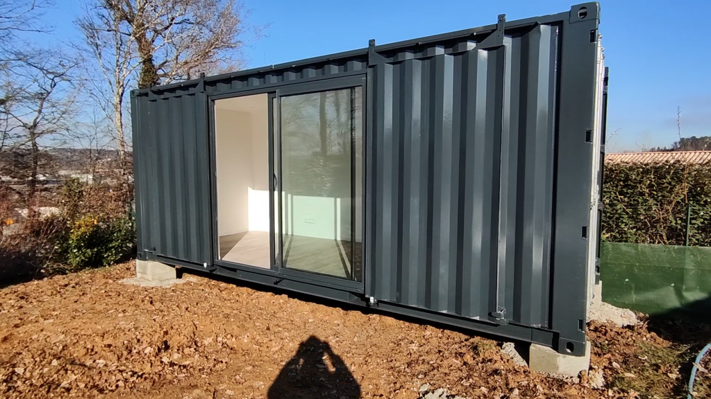 Container bureau 20 pieds aménagé avec grandes baies vitrées Dordogne