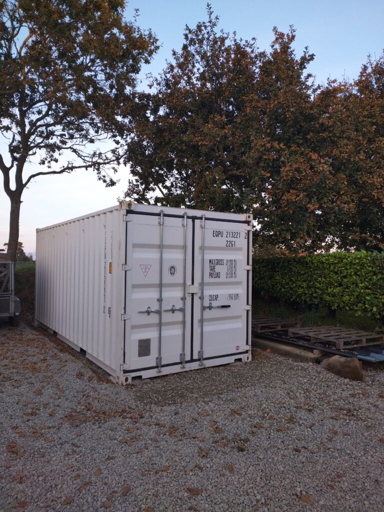 Container stockage 20 pieds blanc ZNC Couverture Zinguerie Locquirec Finistère