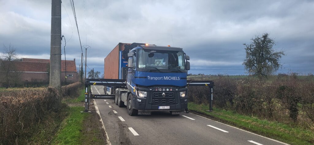 Transport container 40 pieds Verviers camion Michiels route belge livraison