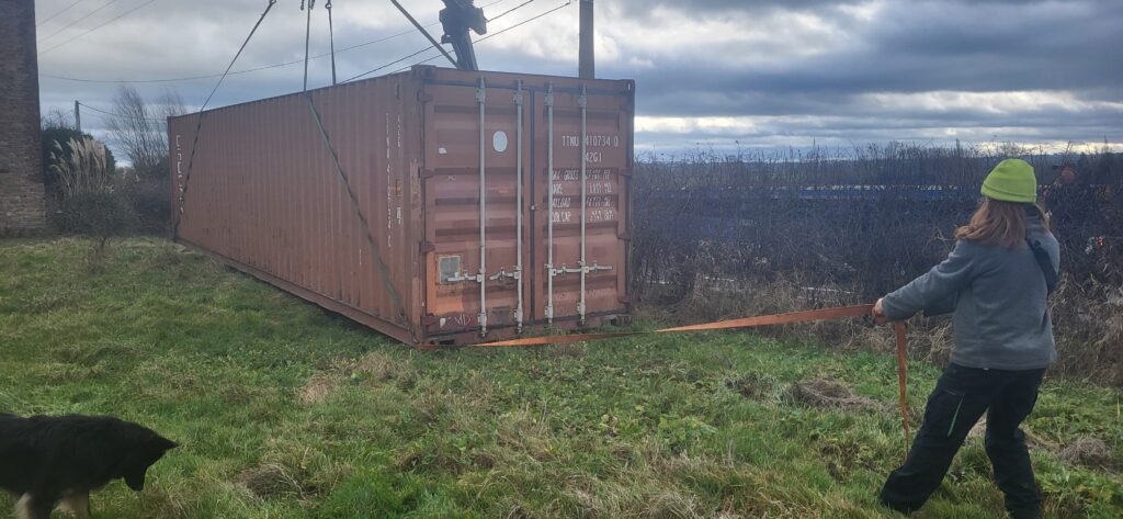 Installation container 40 pieds grue Verviers stockage particulier supervision