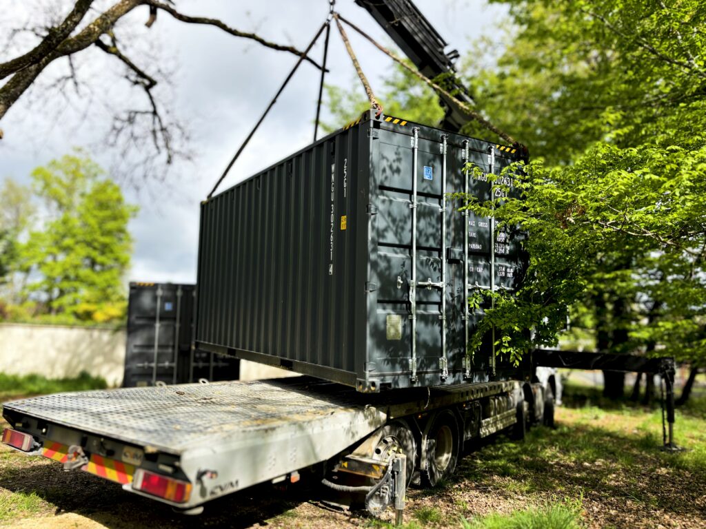 Livraison container 20 pieds par camion grue In'Box Container pour garage particulier Trélissac