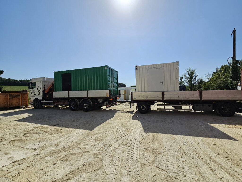 Préparation containers 20 et 10 pieds atelier In'Box avant livraison MK Energies