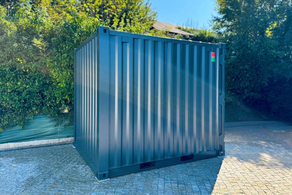 Vue latérale container 10 pieds stockage Saint-Faust avec cales polypropylène et cadenas sécurisé