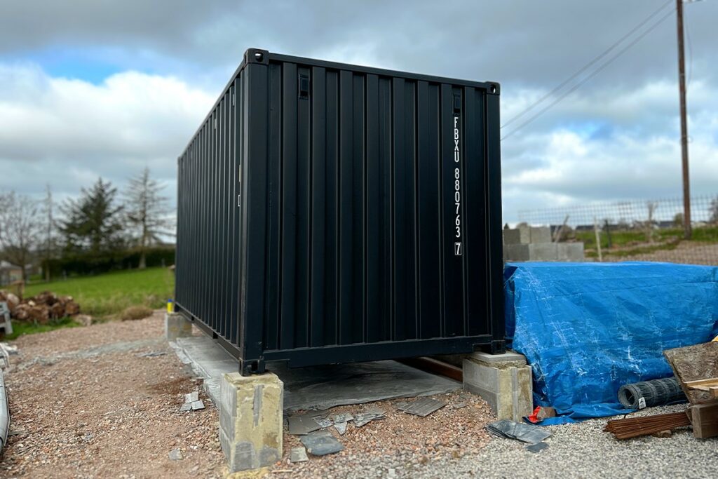 Container 20 pieds stockage HEINEN Namur vue arrière portes fermées sécurisées
