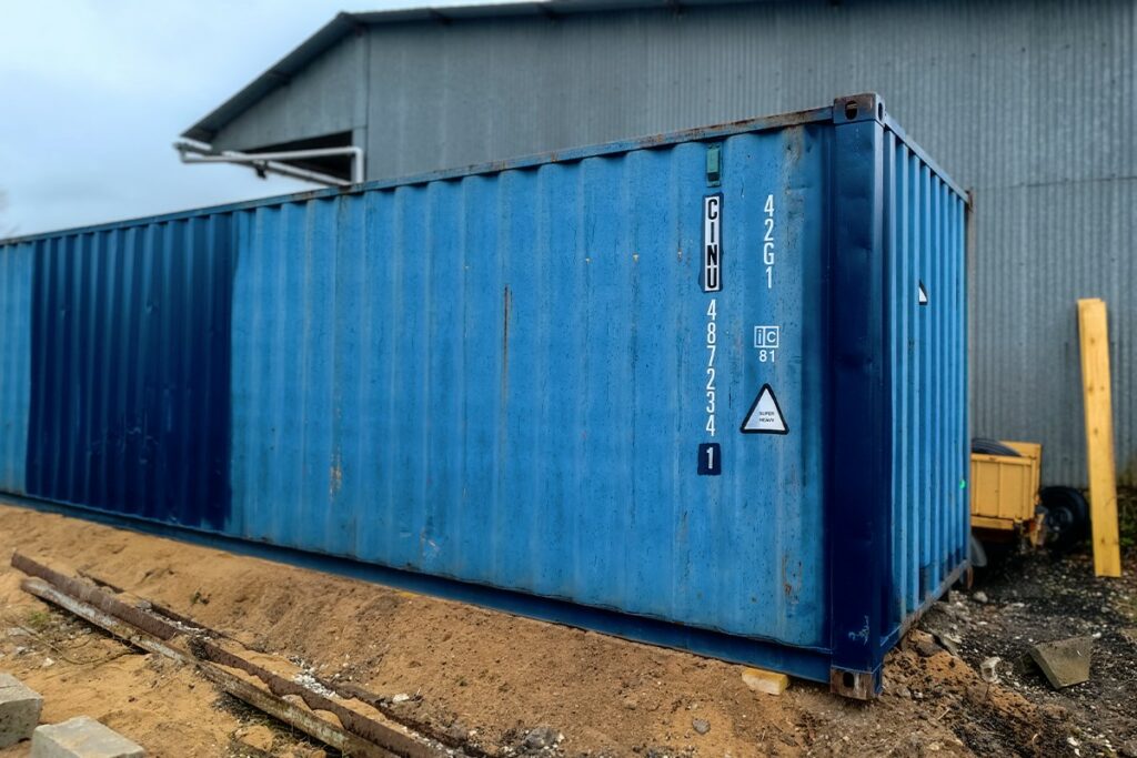 Container 40 pieds vue latérale proche stockage garage automobile Amilly installé