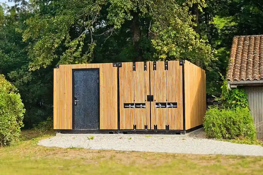 Deux containers 20 pieds avec bardage bois Douglas installés à Calviac-en-Périgord