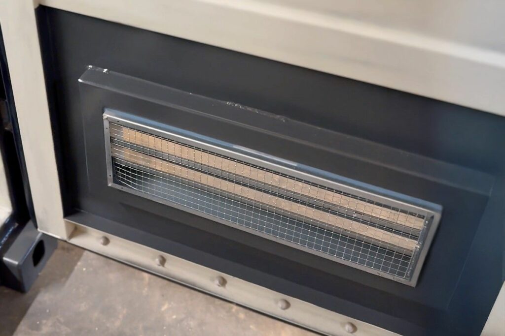 Grille ventilation acier galvanisé avec structure tubulaire container laboratoire One Sixone