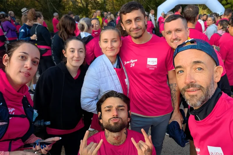 L'équipe d'In'Box Container au départ de La Voie Rose pour Octobre Rose à Boulazac en octobre 2025