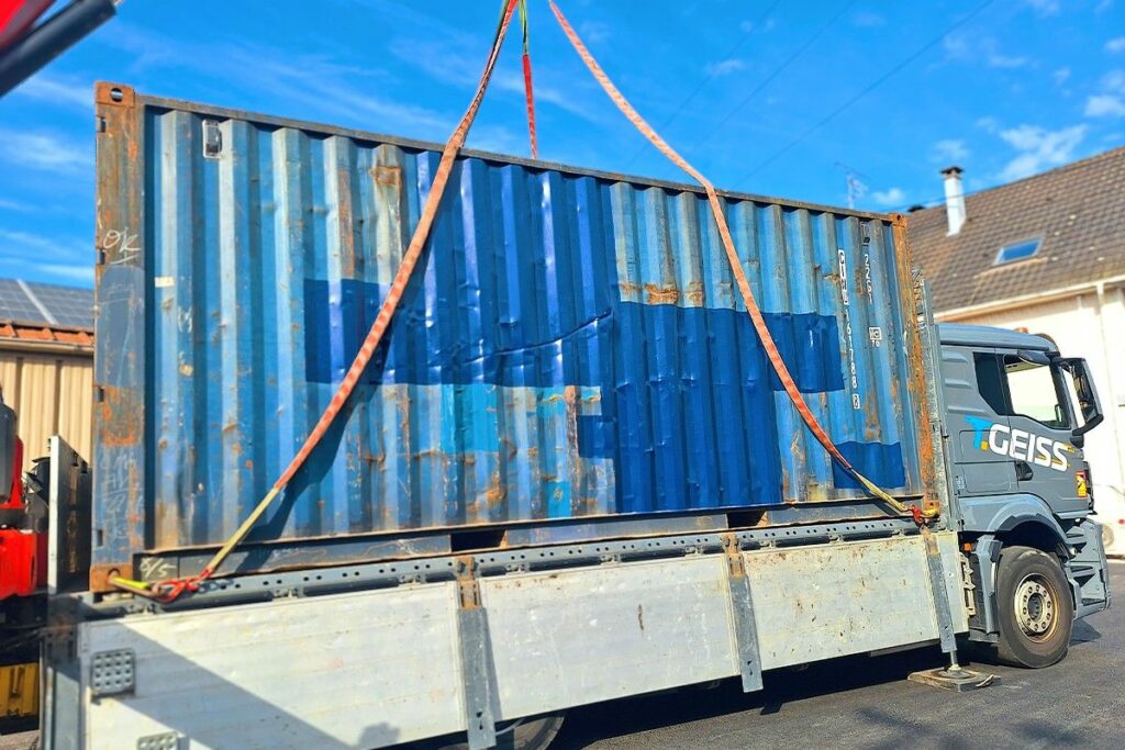 Livraison de container de stockage 20 pieds à Burnhaupt-le-Haut par camion grue Transports Geiss